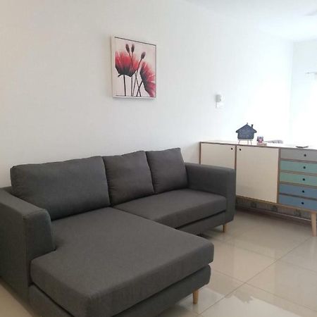 2 Carpark Gep 5 Star Hotel Bed & Sofa Studio Seri Kembangan Exteriér fotografie