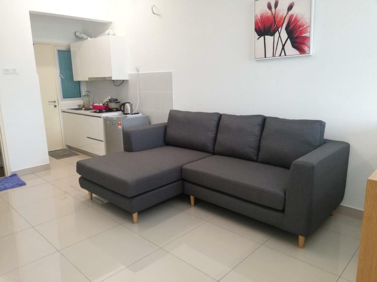2 Carpark Gep 5 Star Hotel Bed & Sofa Studio Seri Kembangan Exteriér fotografie