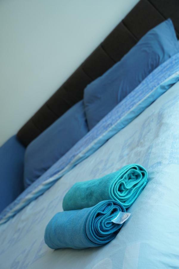 2 Carpark Gep 5 Star Hotel Bed & Sofa Studio Seri Kembangan Exteriér fotografie