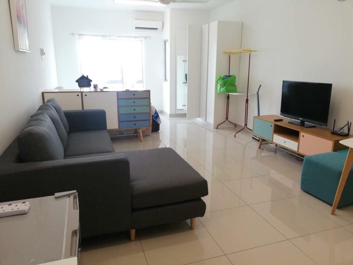 2 Carpark Gep 5 Star Hotel Bed & Sofa Studio Seri Kembangan Exteriér fotografie