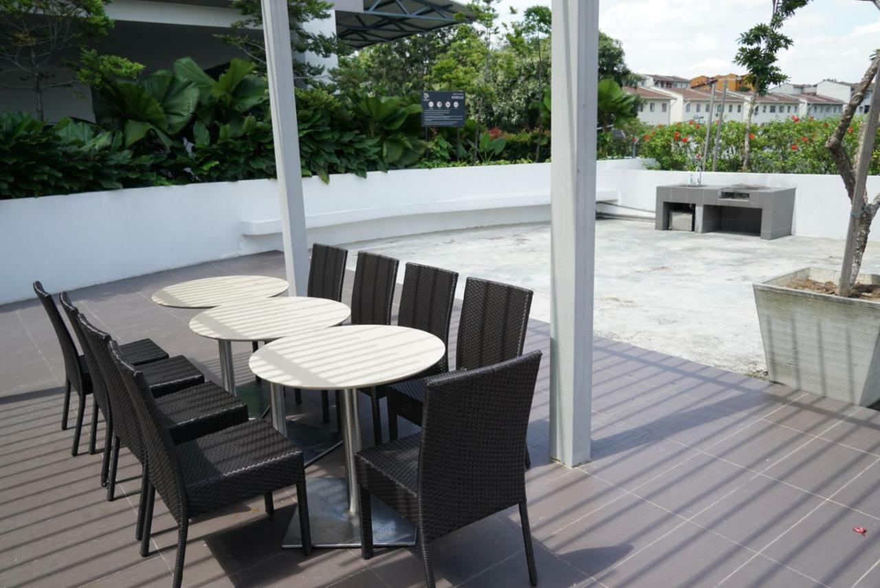 2 Carpark Gep 5 Star Hotel Bed & Sofa Studio Seri Kembangan Exteriér fotografie
